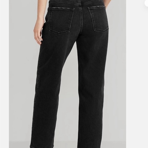 Old Navy Mid-Rise Boyfriend Loose jeans in shade Black - Picture 2 of 8